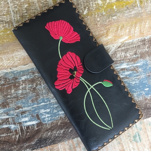 Lavishy Handbags - Lavishy Vegan Leather Wallet